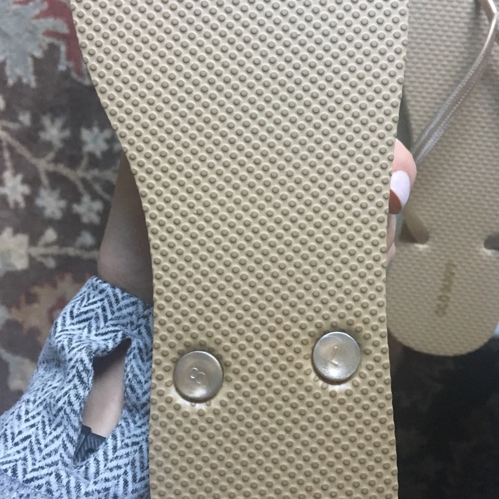 Gold old navy flip flops